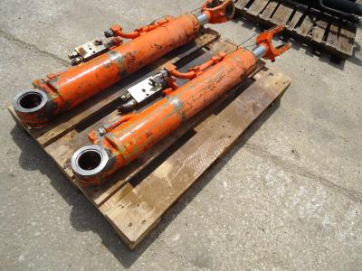 Lifting piston for Fiat Hitachi W130-130PL sold by OLM 90 Srl
