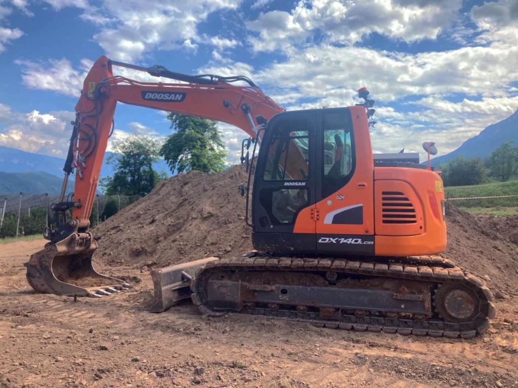 Doosan DX140LCR - Crawler excavator for sale in Rome by Omeco Spa