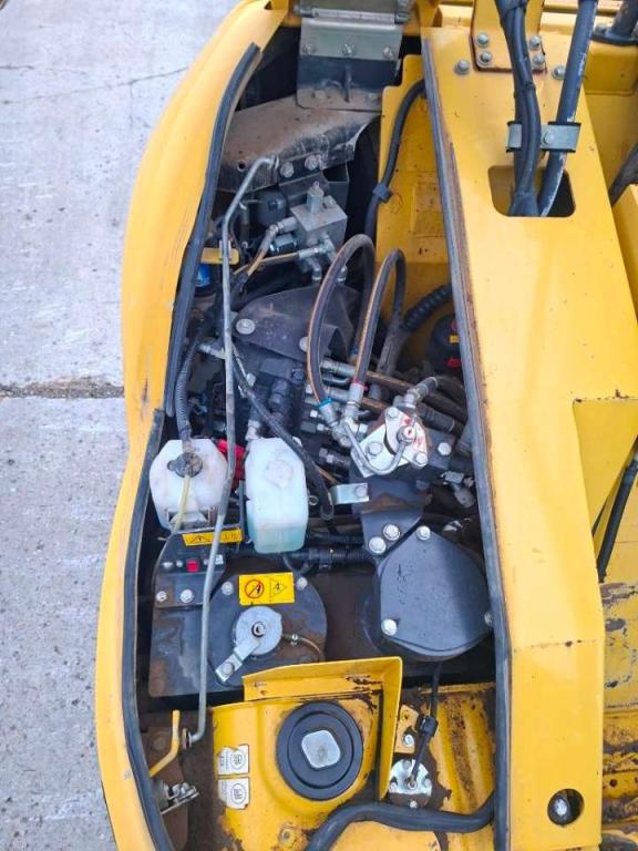 Komatsu PC 88 MR-8 Photo 11