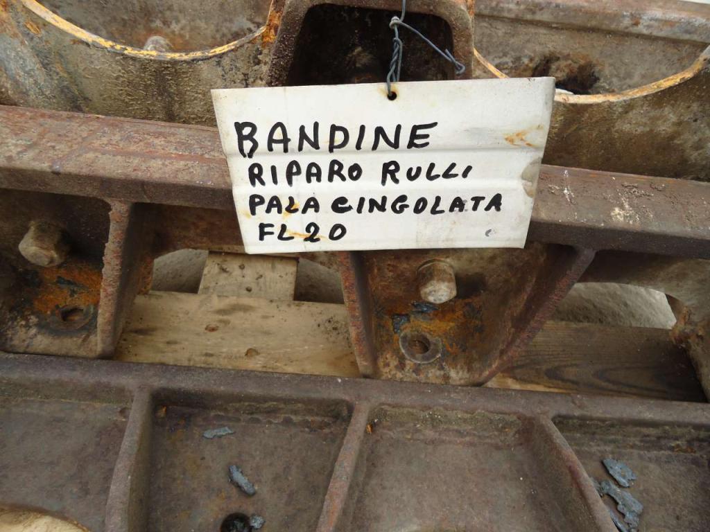 Track roller guard for Fiat Allis FL20 Photo 2