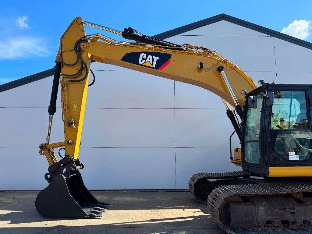 Caterpillar 320FL - Automatic Greasing / Camera Photo 13