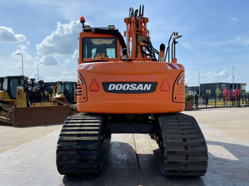 Doosan DX140LCR Photo 4