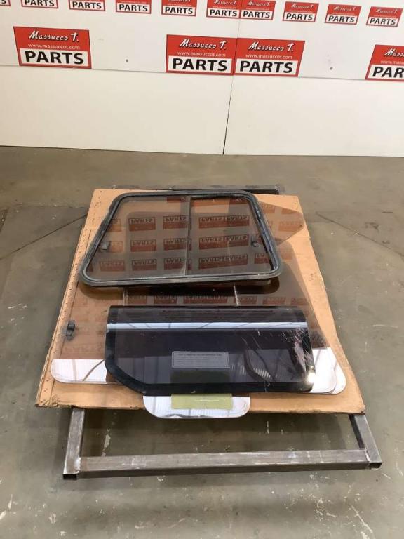 Glass for Fiat Hitachi 200 E -  cabina Photo 1