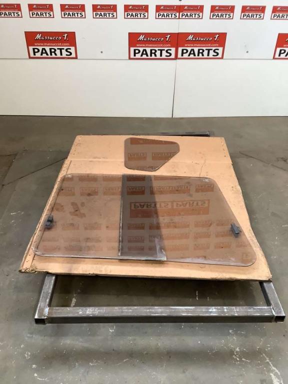 Glass for Fiat Hitachi 200 E -  cabina Photo 2