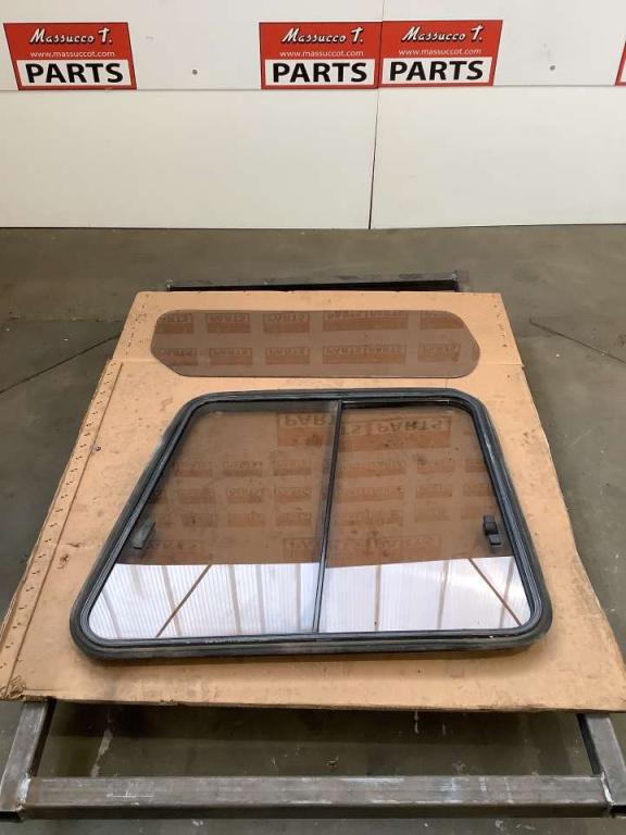 Glass for Fiat Hitachi 200 E -  cabina Photo 4