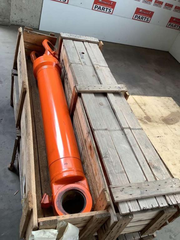 Lifting piston for Fiat Hitachi W270 Photo 1
