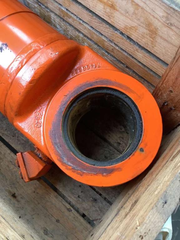 Lifting piston for Fiat Hitachi W270 Photo 4