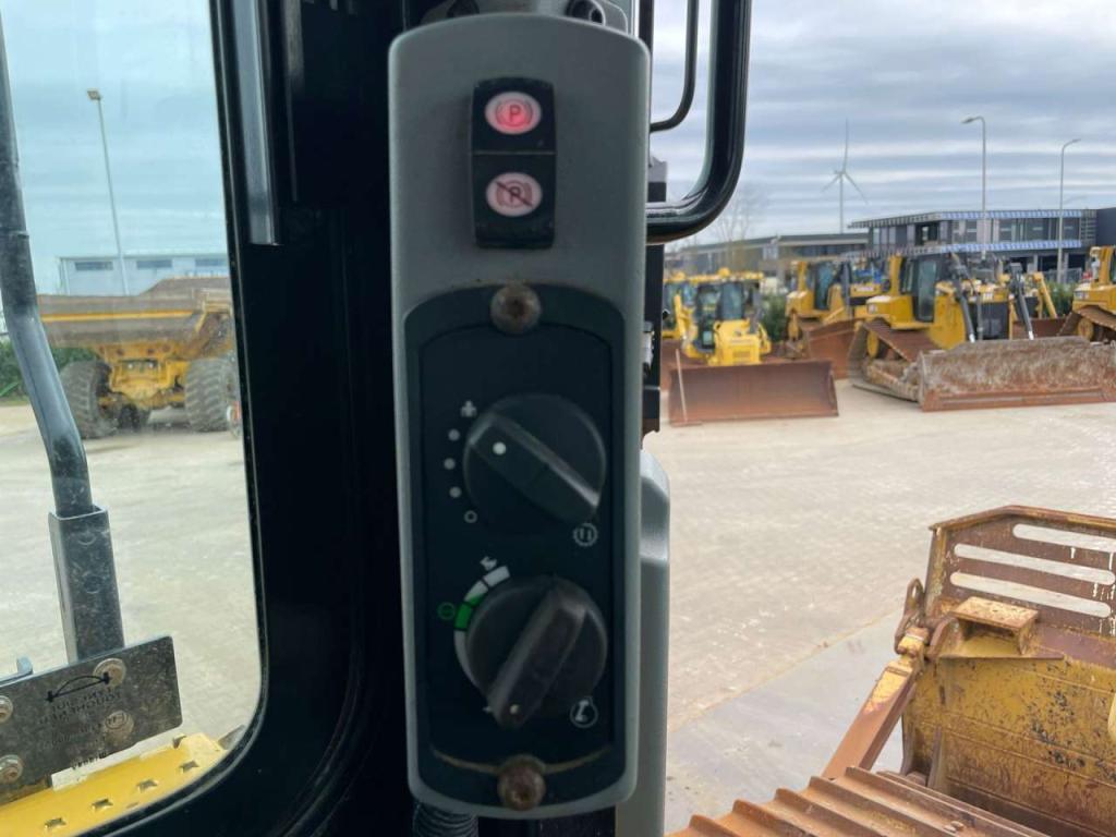 Caterpillar D6T LGP Photo 25