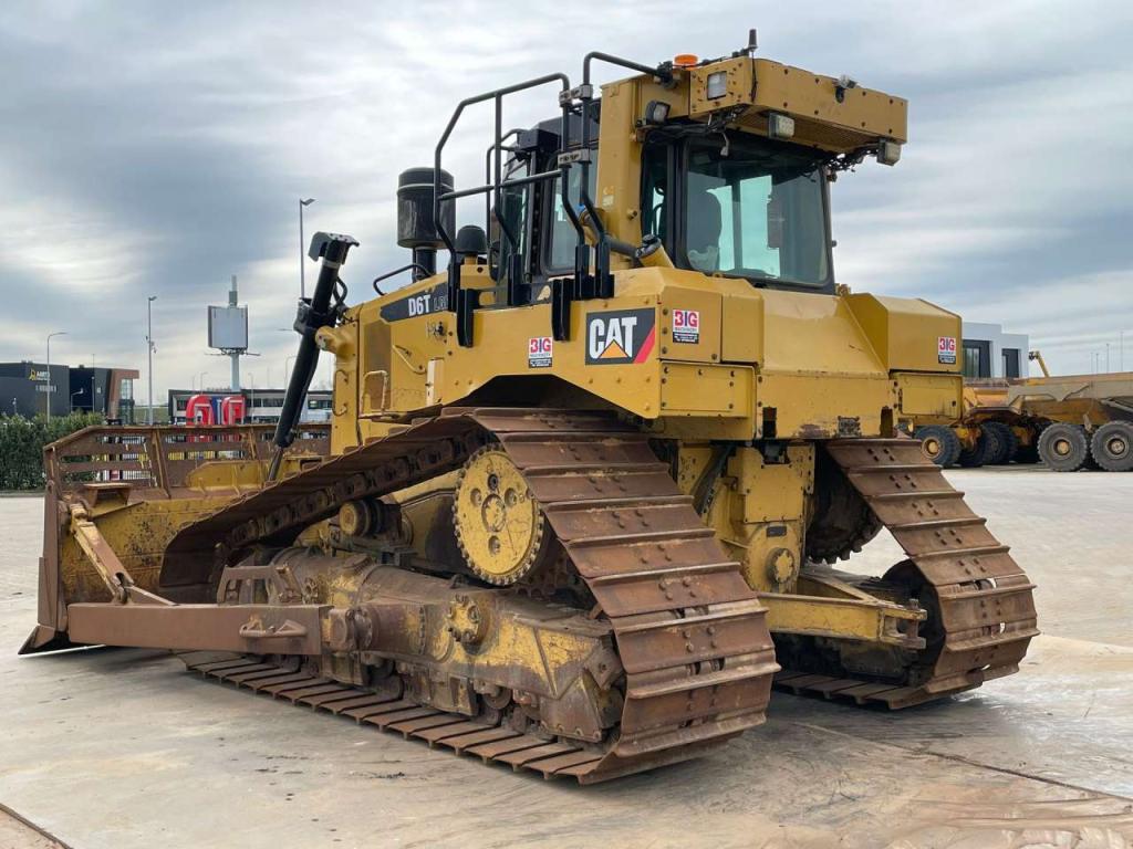 Caterpillar D6T LGP Photo 3