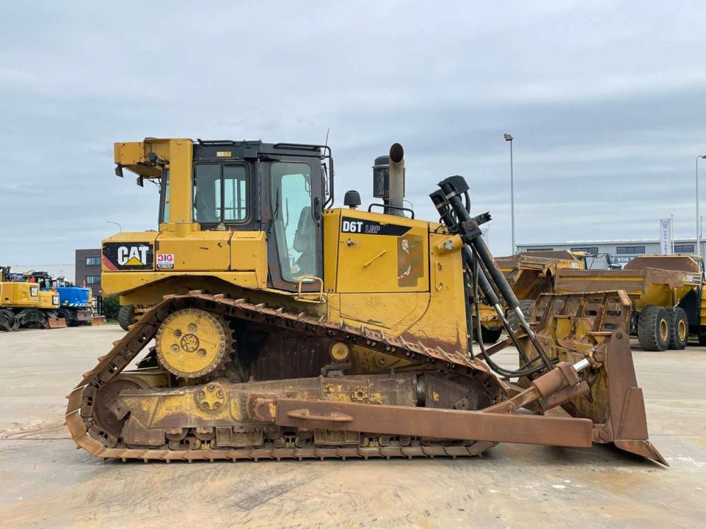 Caterpillar D6T LGP Photo 6