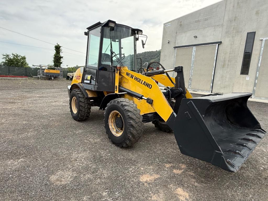 New Holland W50 Photo 1
