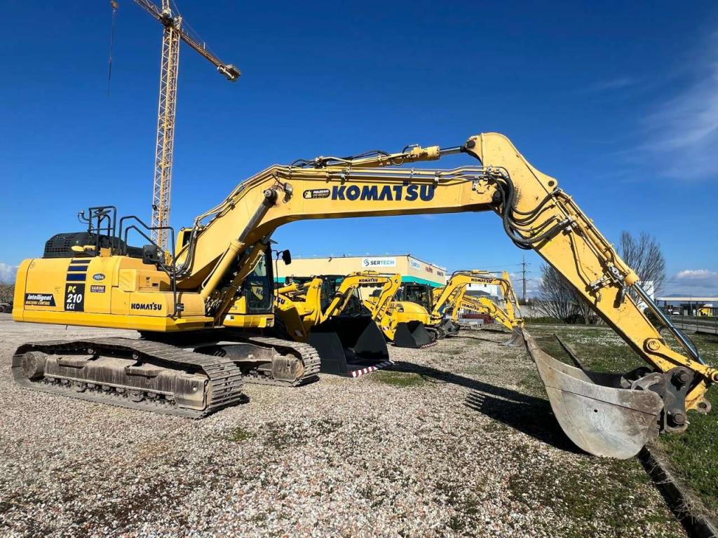 Komatsu PC210LCi-11 Photo 1