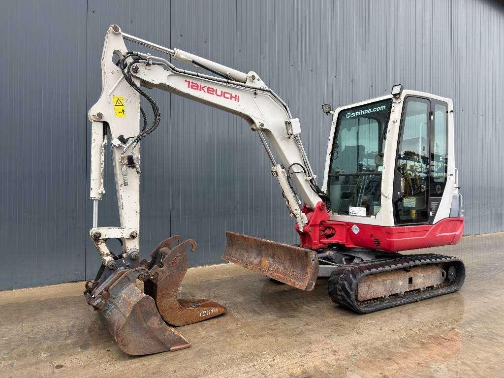 Takeuchi TB235 Photo 1