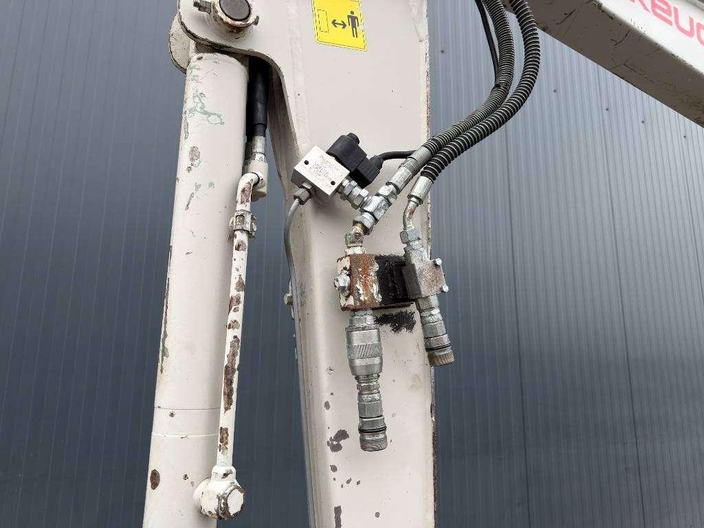 Takeuchi TB235 Photo 12