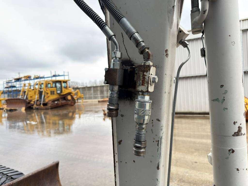 Takeuchi TB235 Photo 13