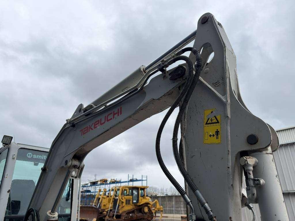 Takeuchi TB235 Photo 14