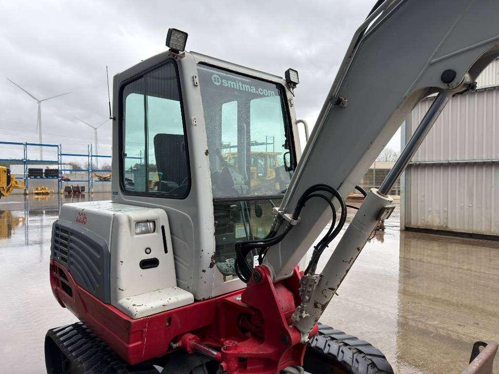Takeuchi TB235 Photo 17