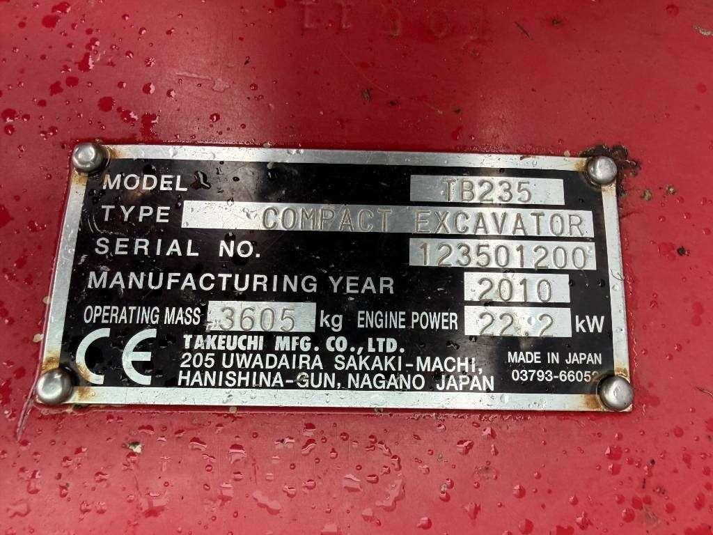 Takeuchi TB235 Photo 18