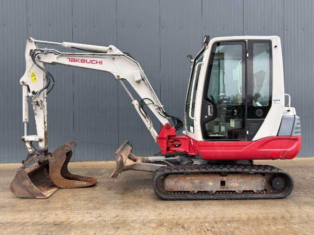 Takeuchi TB235 Photo 2