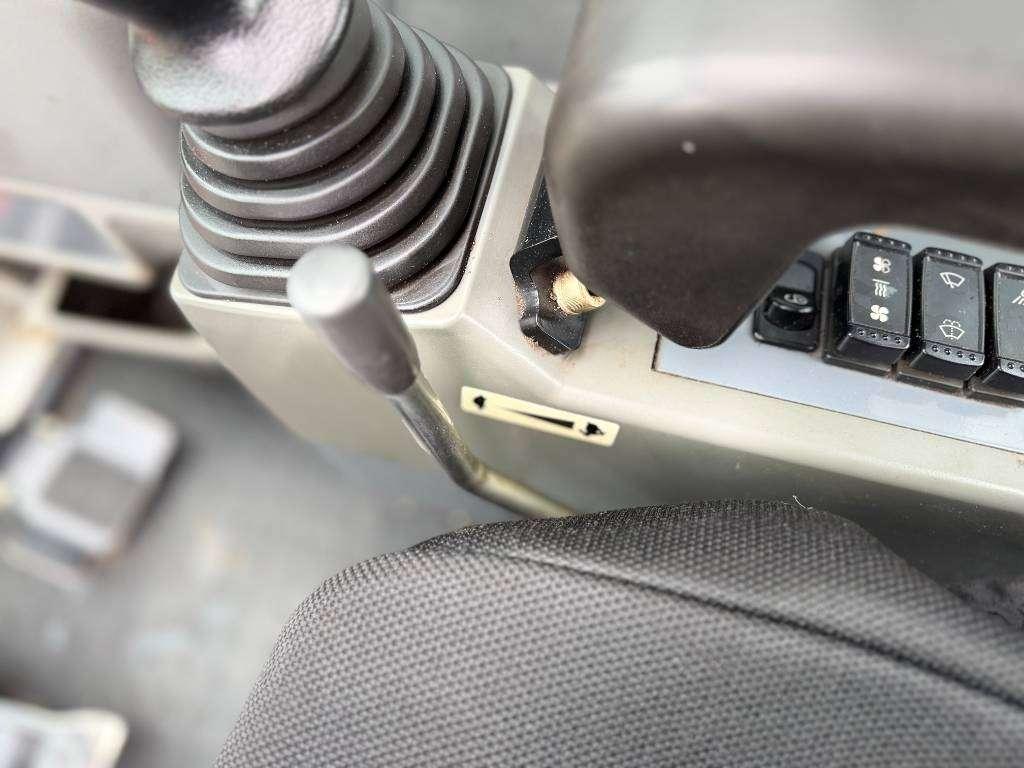 Takeuchi TB235 Photo 29