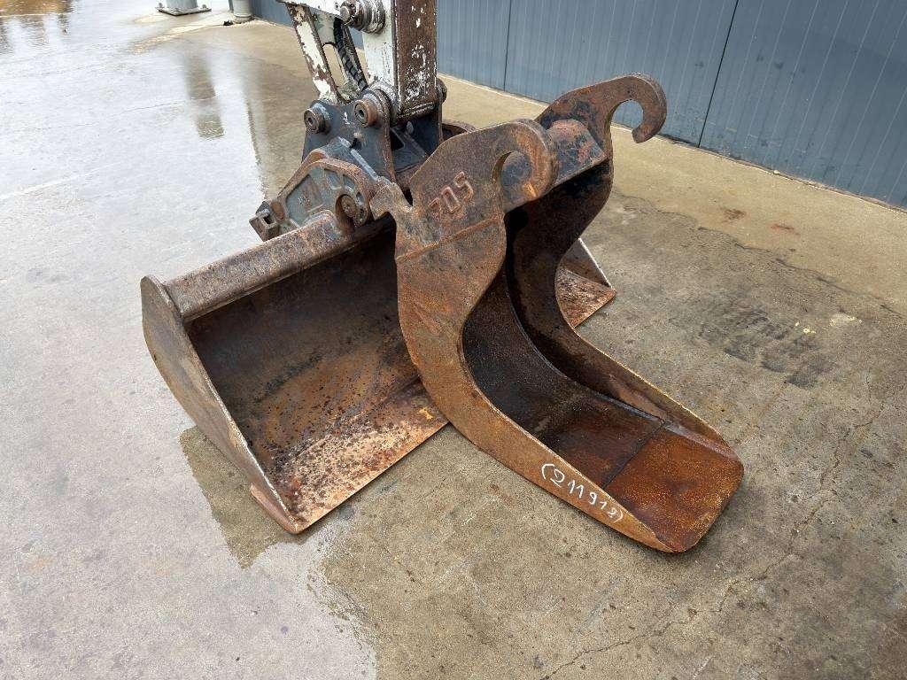 Takeuchi TB235 Photo 7