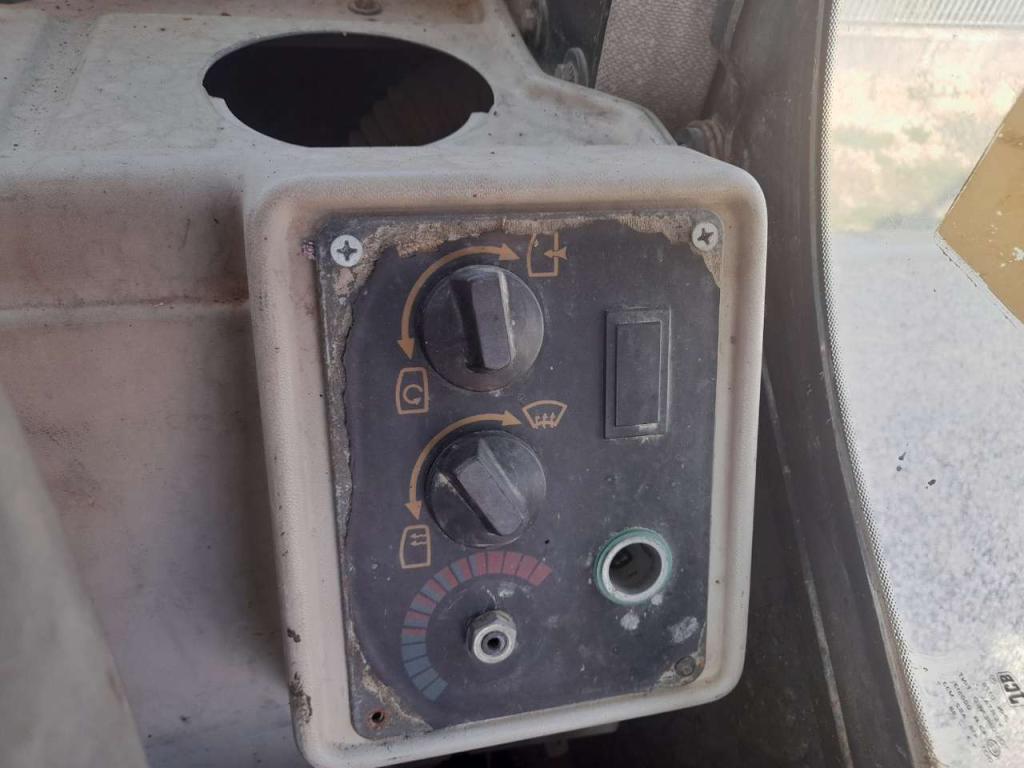 JCB JS 220 Photo 5