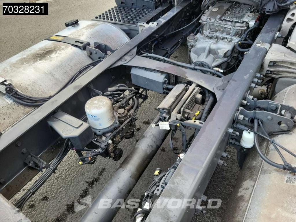 Volvo FH 460 4X2 XL Mega 2x Tanks Navi ACC Photo 18