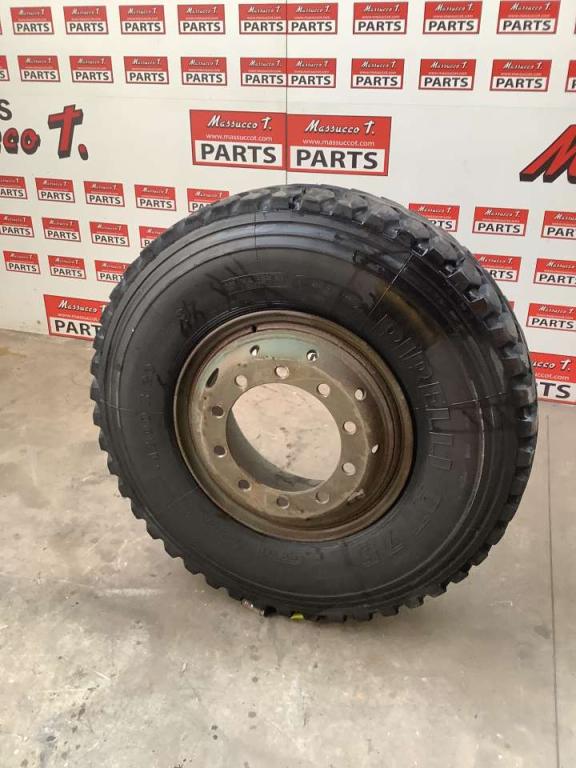 Tire with rim for Iveco 260/330 F35 Photo 1