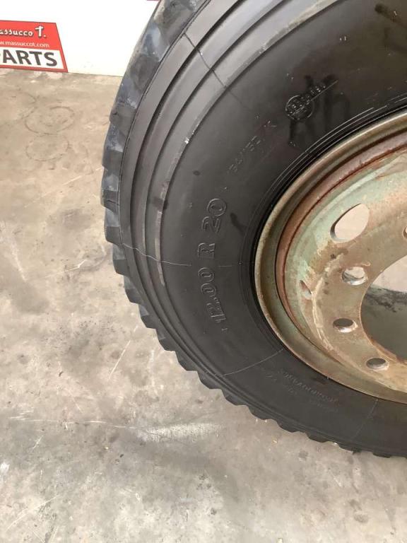 Tire with rim for Iveco 260/330 F35 Photo 2