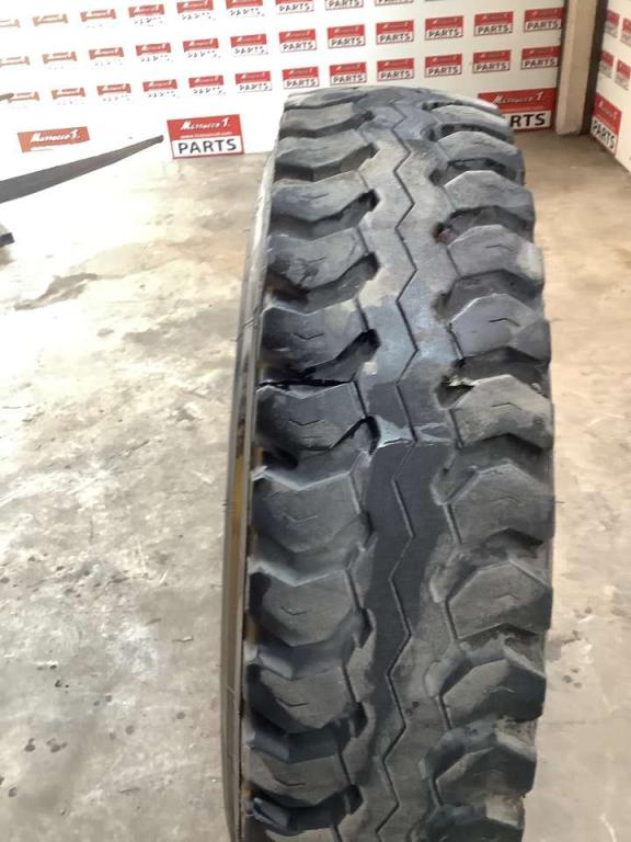 Tire with rim for Iveco 260/330 F35 Photo 3