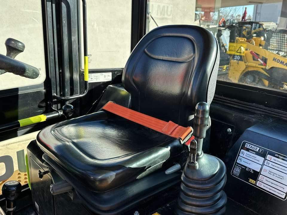 JCB 6ST-2S5 4X4 Photo 11