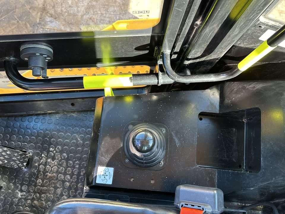 JCB 6ST-2S5 4X4 Photo 12