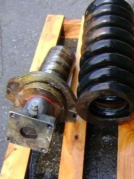 Track adjuster for Liebherr 632 Photo 1