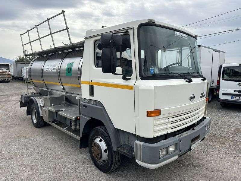 Nissan T135 Photo 2