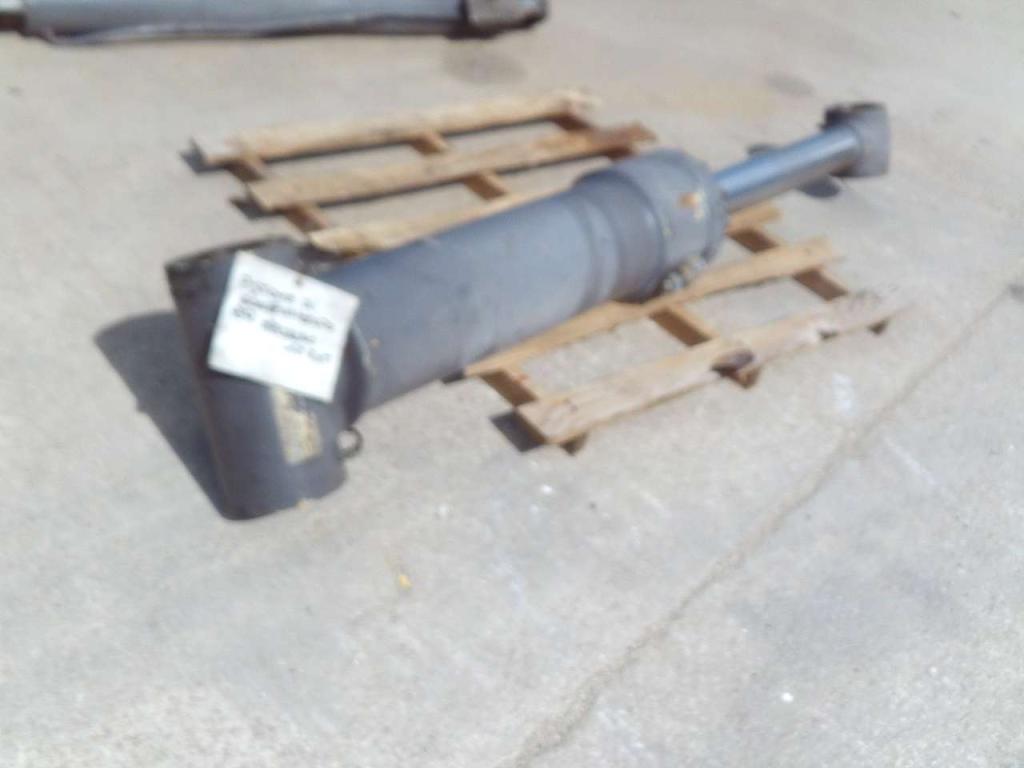 Lifting piston for Mecalac 12MXT Photo 3