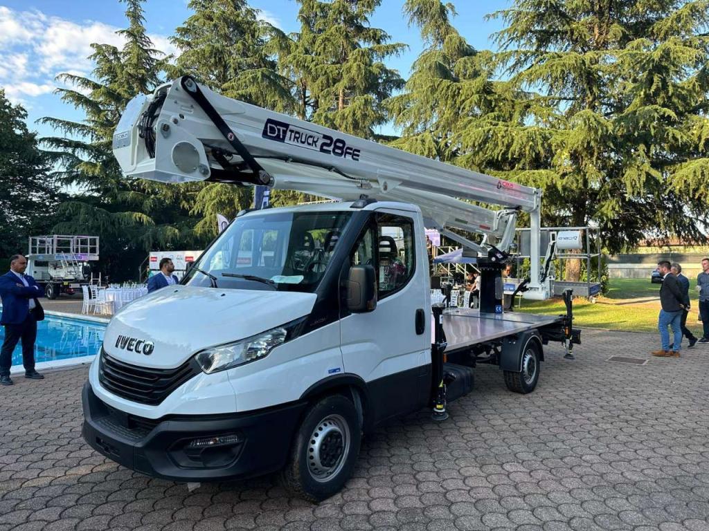 Cela Truck DT28 FE Photo 3