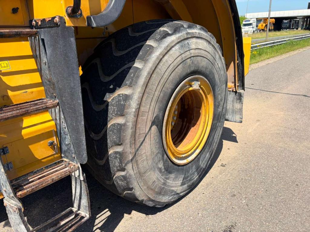 Caterpillar 966M Photo 11