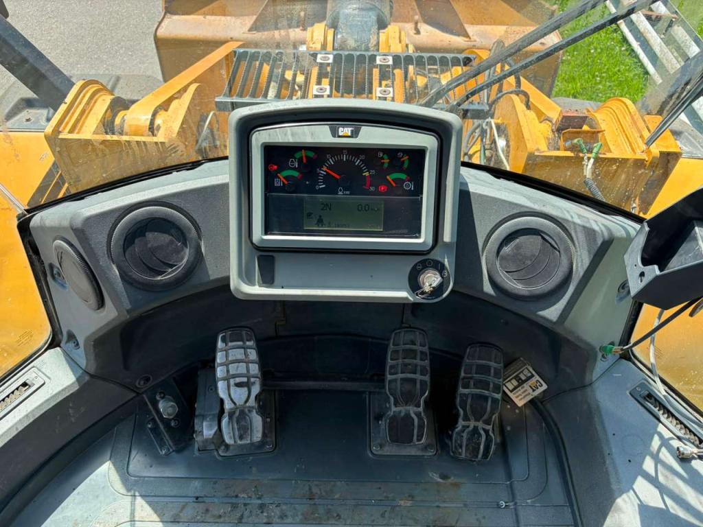 Caterpillar 966M Photo 16