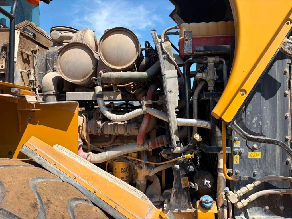 Caterpillar 966M Photo 27
