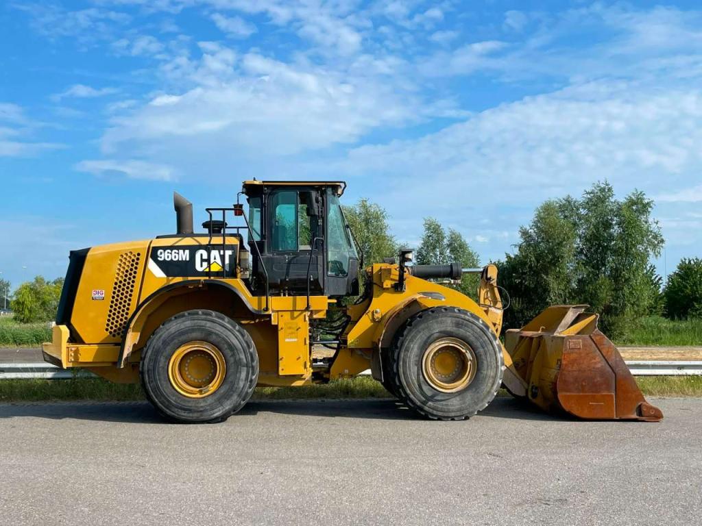 Caterpillar 966M Photo 6