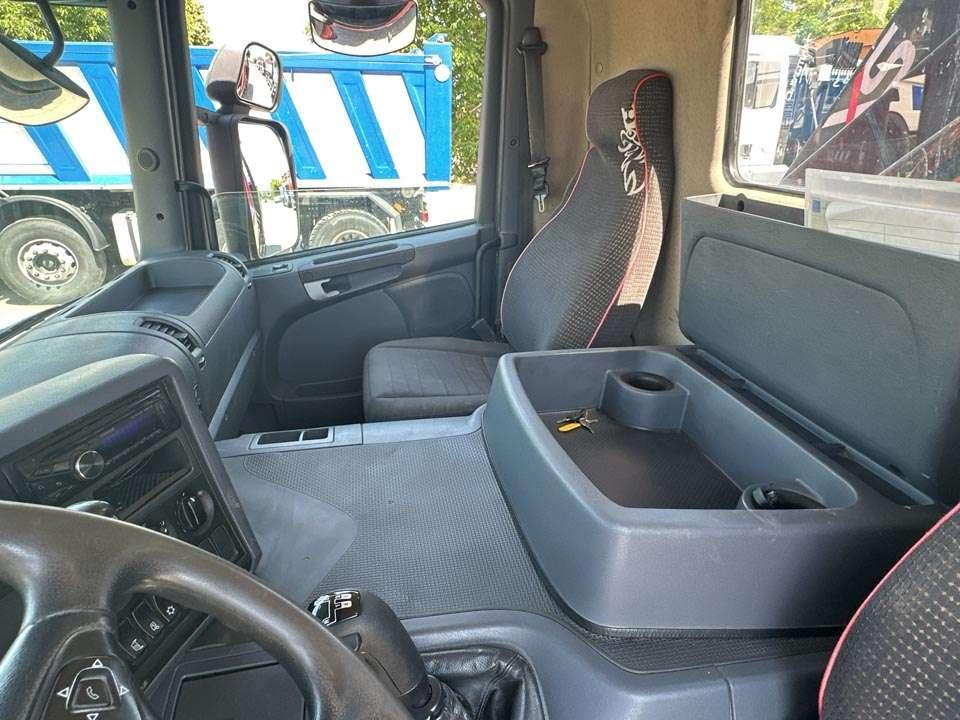 Scania P320 DB 6x2 Photo 13