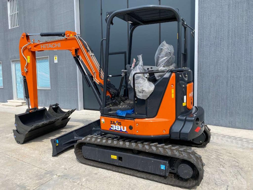 Hitachi ZX38U-6 YLR - Mini excavator for sale in Verona by Emme