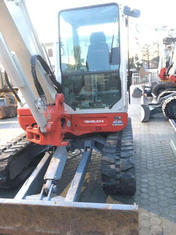 Takeuchi TB260 Photo 4