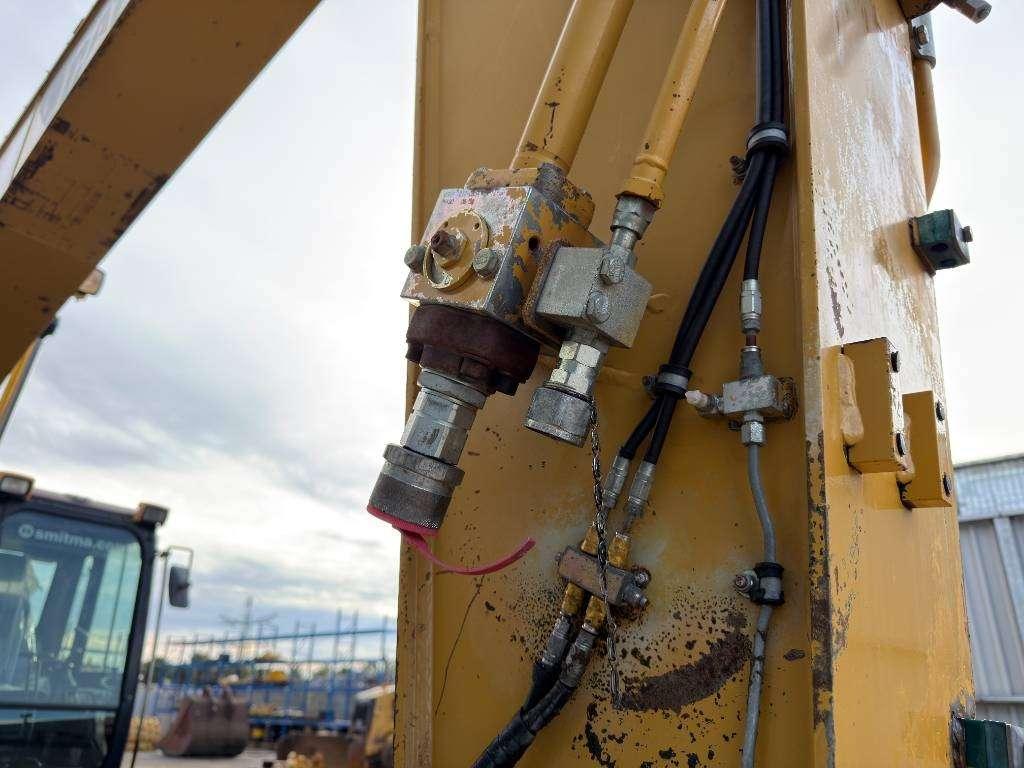 Caterpillar 320D L Photo 16