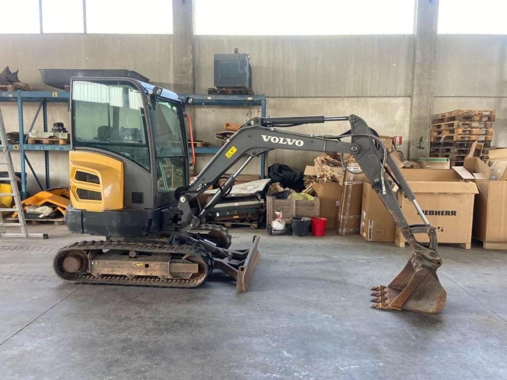 Volvo EC27D Photo 1