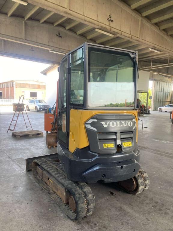 Volvo EC27D Photo 3