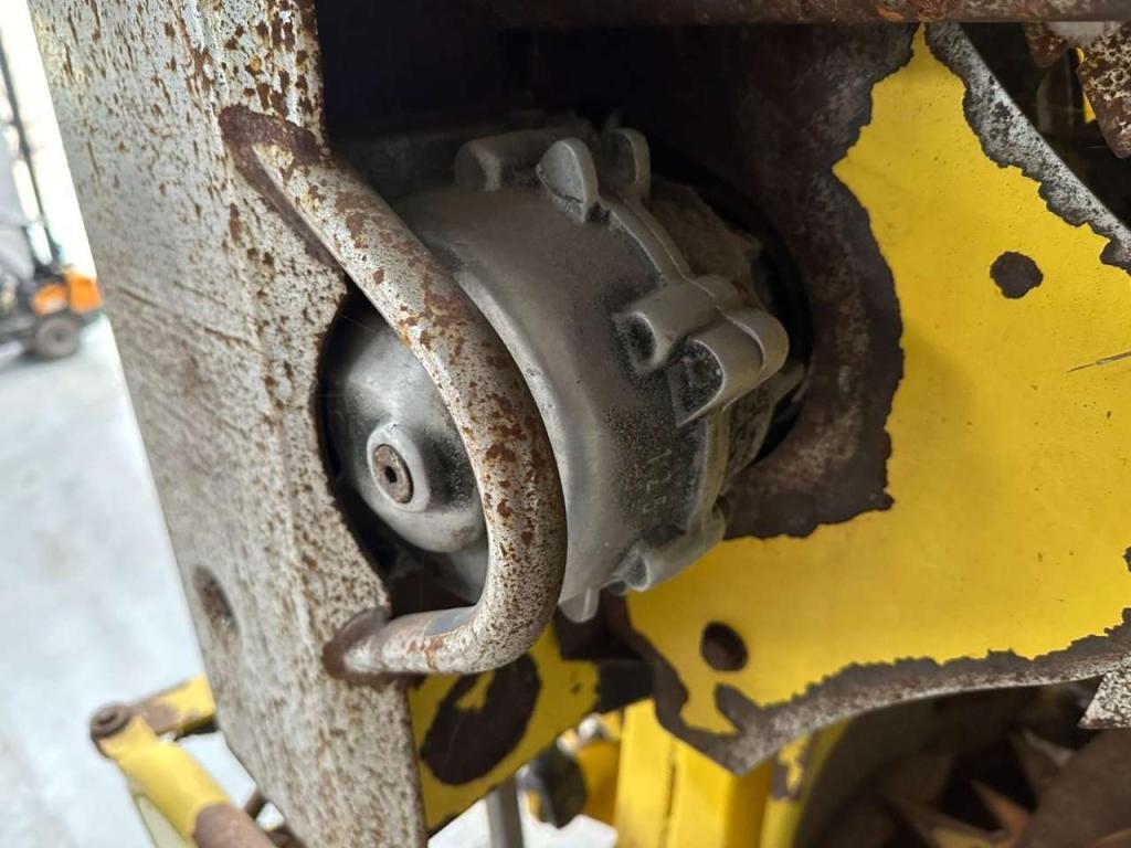 Machine Wheel Image Header KEMPER 390 CORN HEADER | 12 ROW | FRONT WHEEL - Corn harvesting header ...