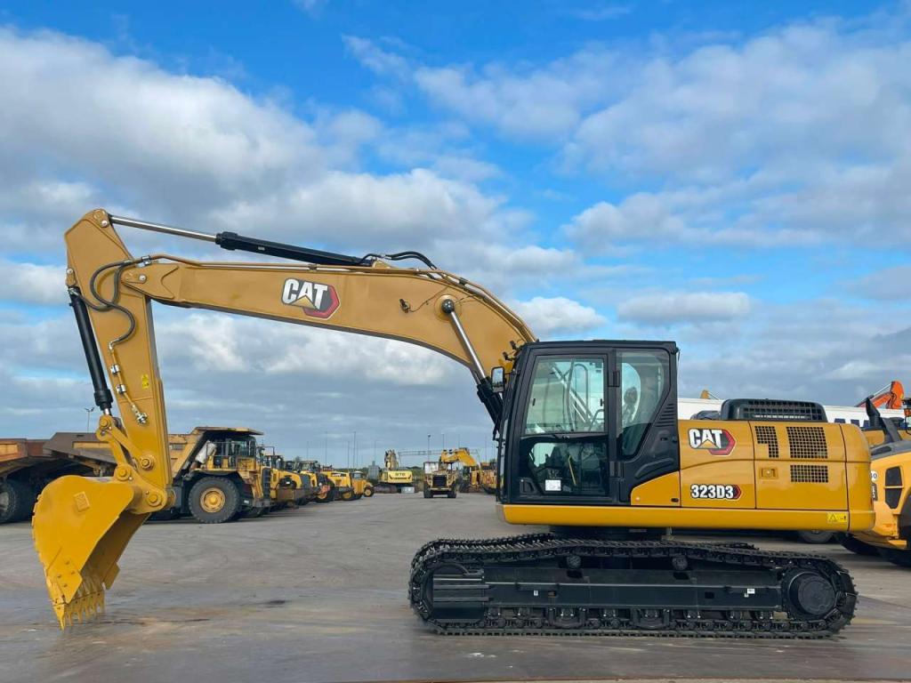 Caterpillar 323D3 Photo 1
