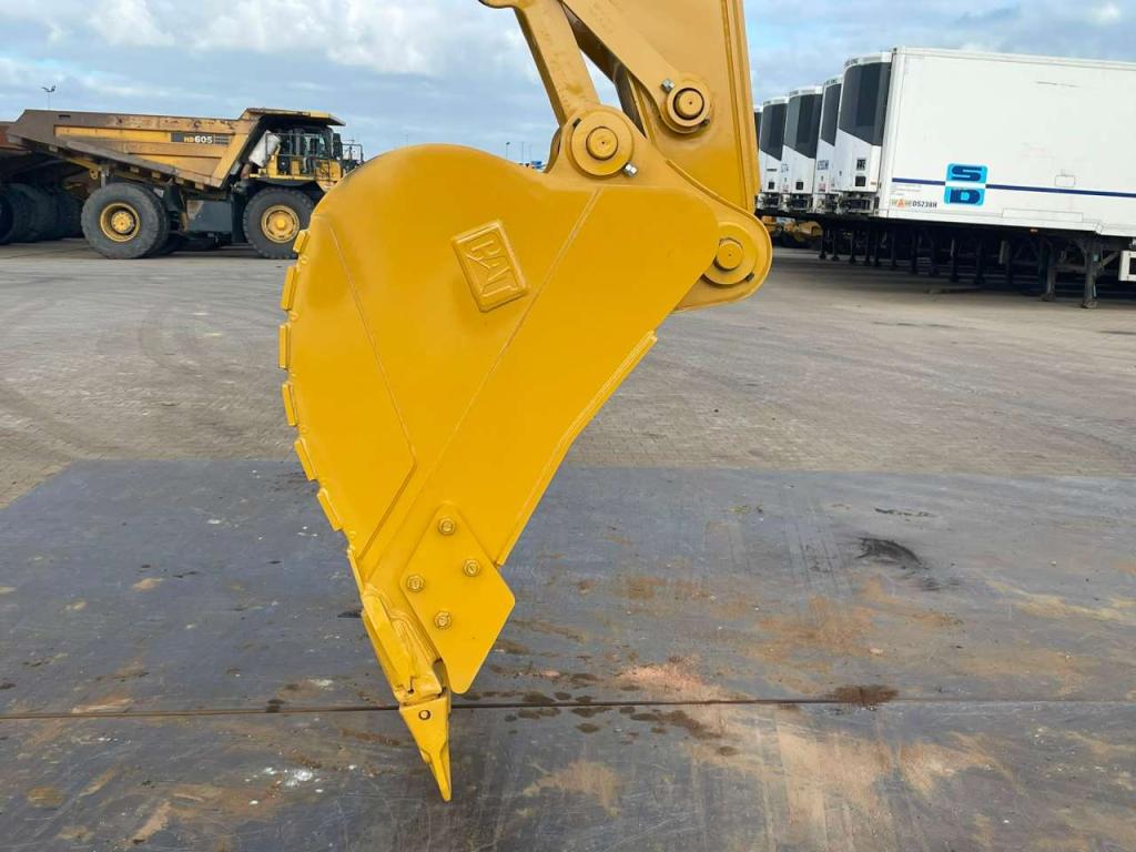 Caterpillar 323D3 Photo 10