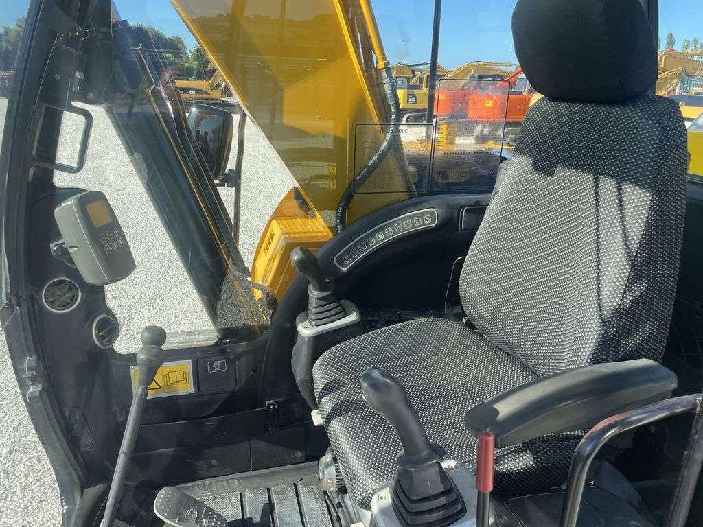 JCB JS 130 Photo 5